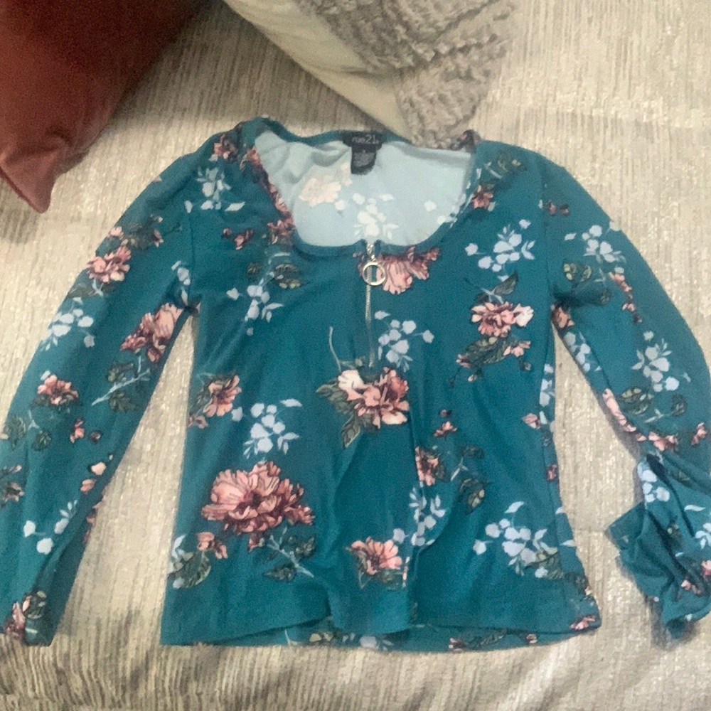Long sleeve crop top